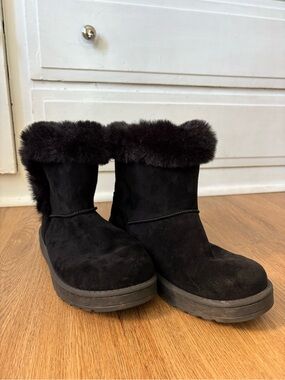 SO Women's Black Faux-Fur Cuff Winter Boots